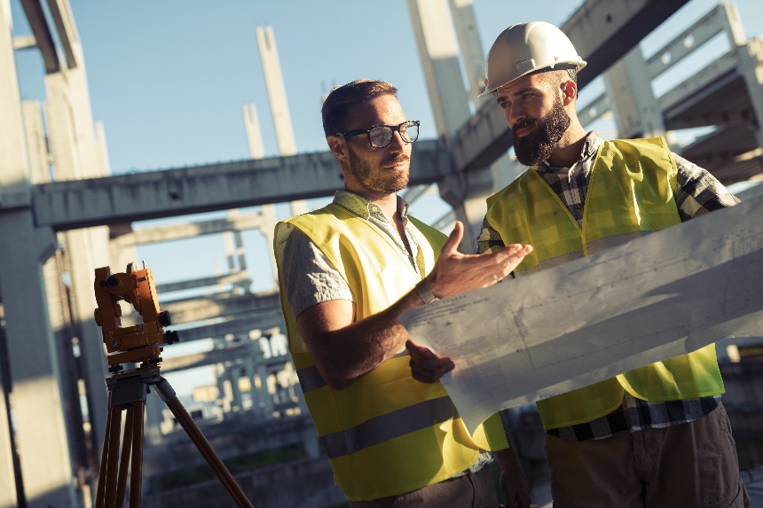 Cómo optimizar recursos y controlar procesos en proyectos de construcción